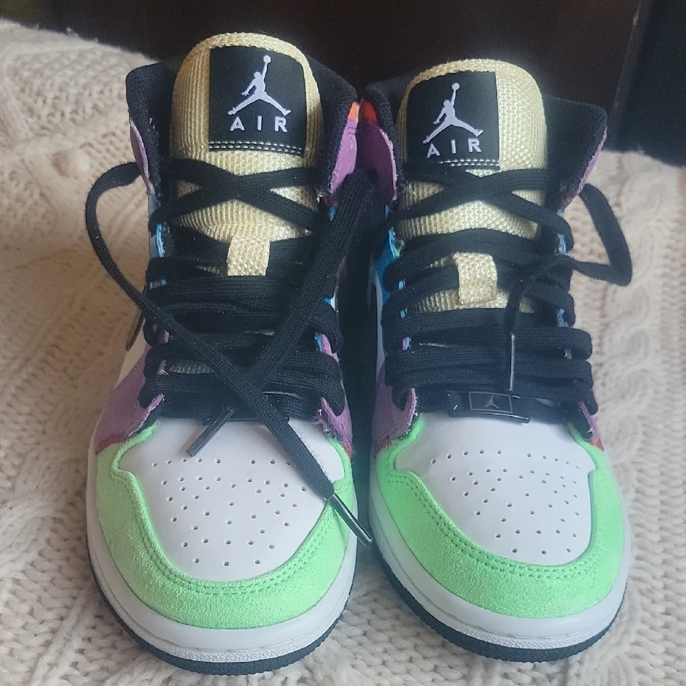 Nike Air Jordan Sneakers with Gold and Black Accents SZ 6.5